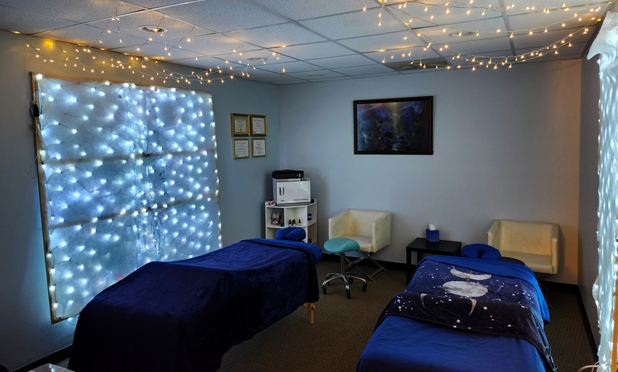 Image 2: 60-Minute Choice of Swedish Or Deep Tissue Couples Massage and More