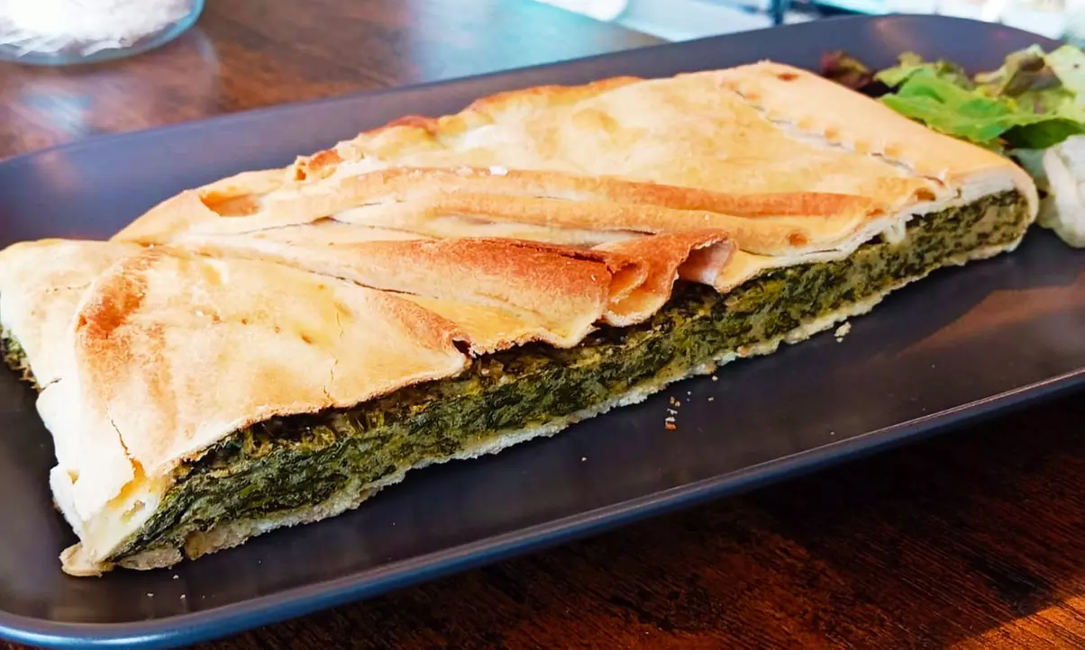 Italienisches Frühstück: Blätterteig oder Pizza, Kaffee oder Wasser und 1 Stück Torte nach Wahl (bis 36% sparen) - Primary Image