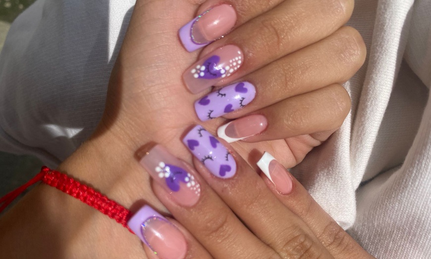 Image 6: Manicura o primera puesta de uñas con gel o acrílico y opción a diseño