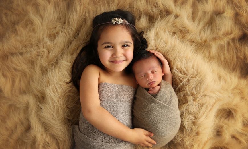 Image 7: Newborn Photoshoot with Prints