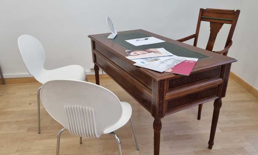 Image 9: Tratamiento reafirmante inyectado en tercio superior facial para 1