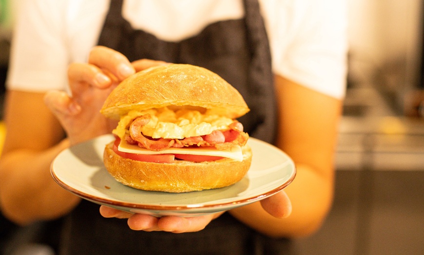 Image 7: Menu brunch para 2 o 4 personas