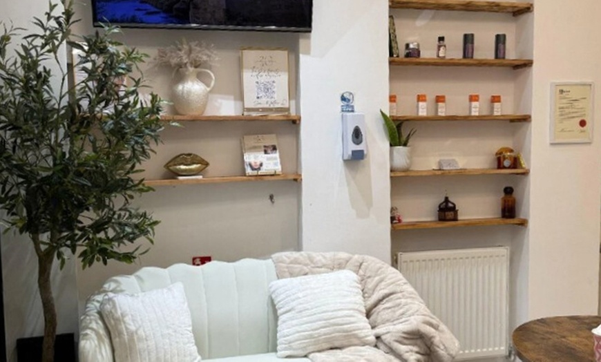 Image 3: Up to 50% Off on Facial - HydraFacial at Jelnar’s clinic