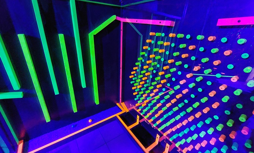 Image 3: Round of Crazy Golf +Soft Drink/Cocktail for 1, 2, / 4 Children/Adults