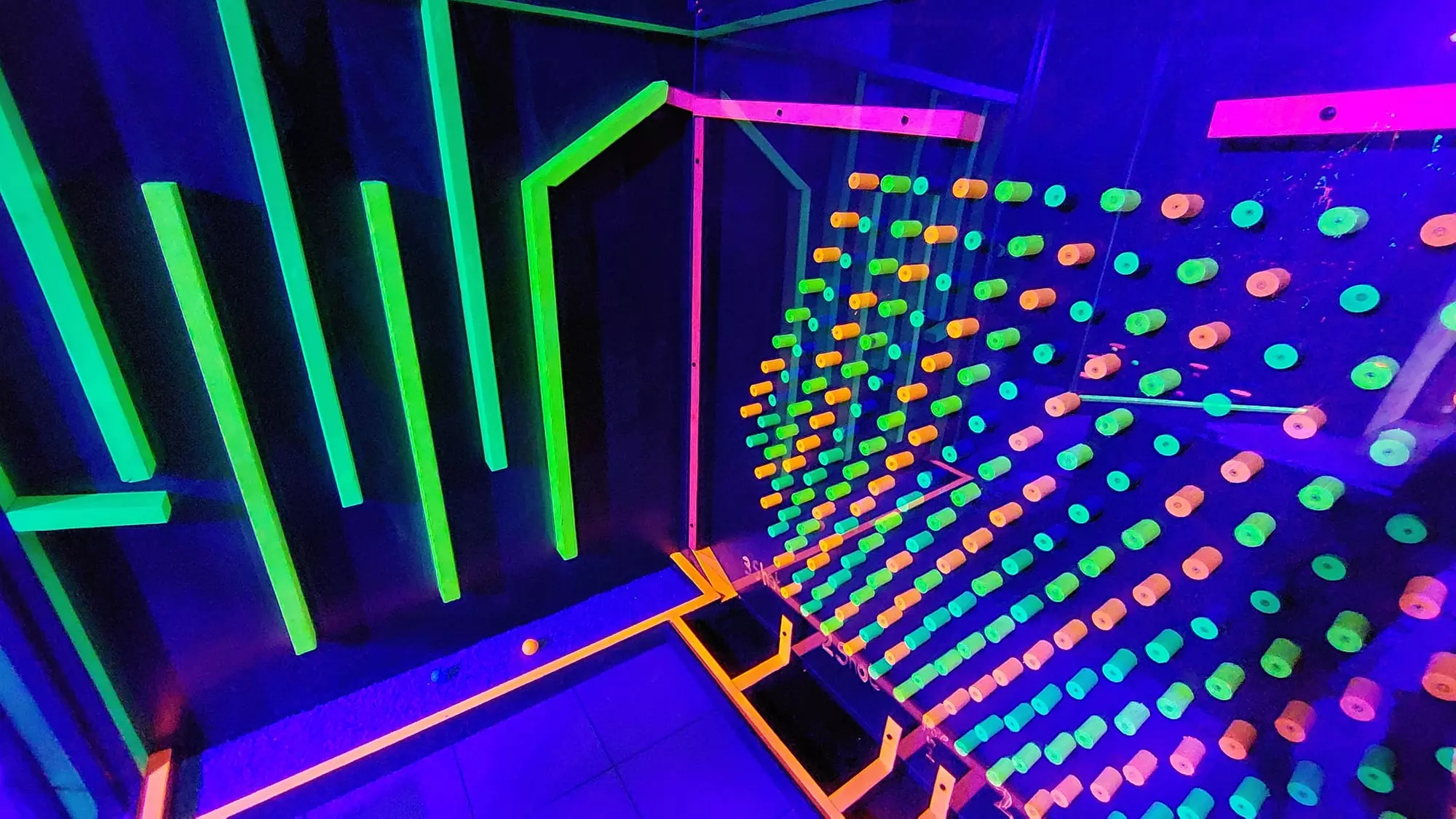 Round of Crazy Golf +Soft Drink/Cocktail for 1, 2, / 4 Children/Adults