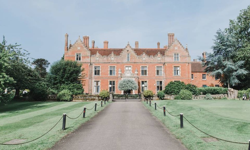 Image 8: Relaxing Spa Day with Dining & Prosecco at Country Club Retreat
