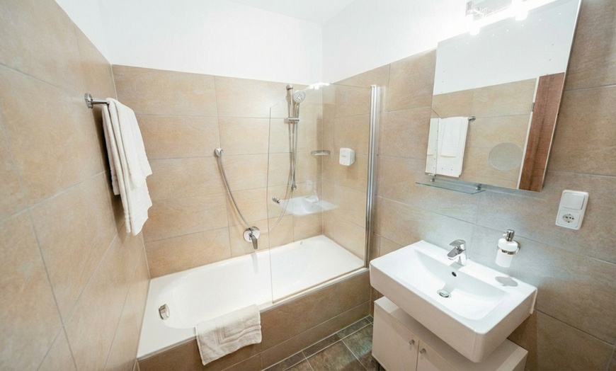 Image 7: Hamburg: Comfort-Doppelzimmer inkl. Frühstück und Fitness-Bereich