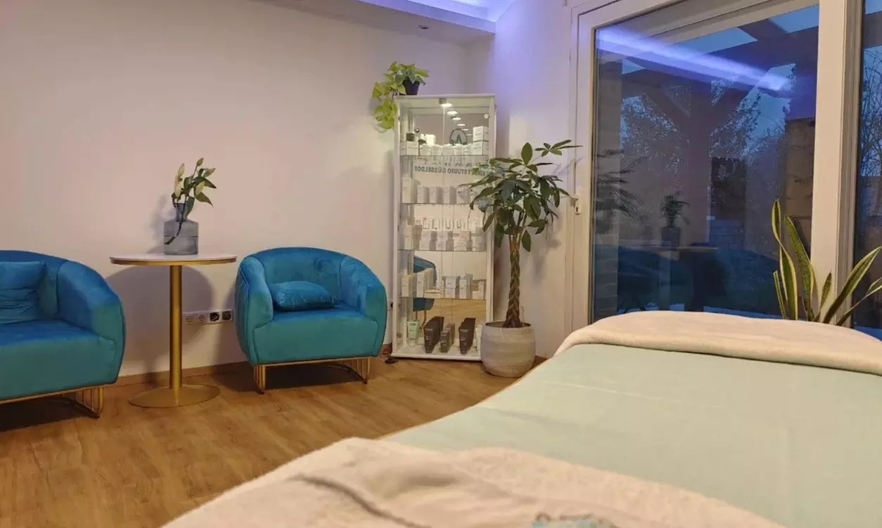 45 Min. Carbon Laser Peeling oder IPL Behandlung nach Wahl für 1 Pers.