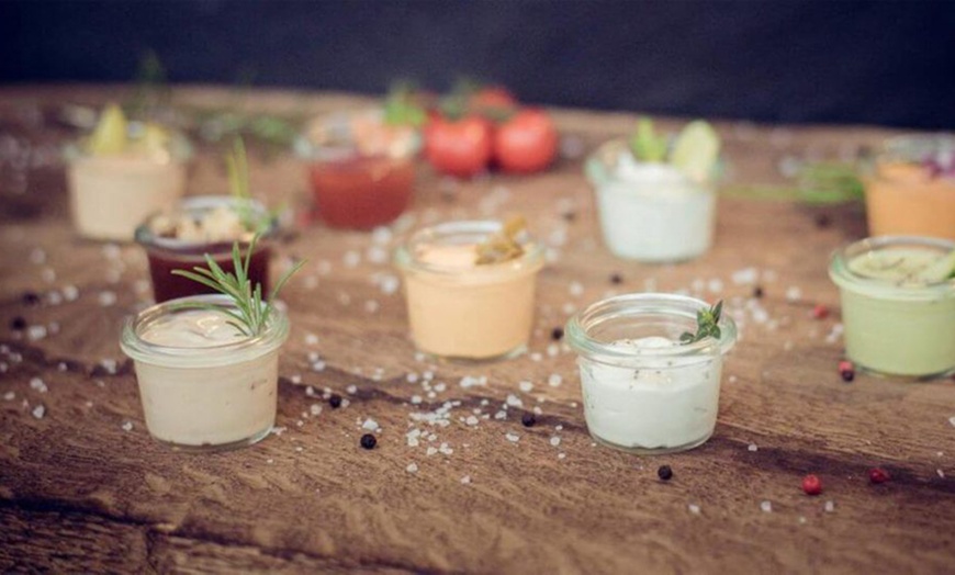 Image 8: 1 Burger oder 5er-Stempelkarte nach Wahl inkl. Beilage für 1 Person