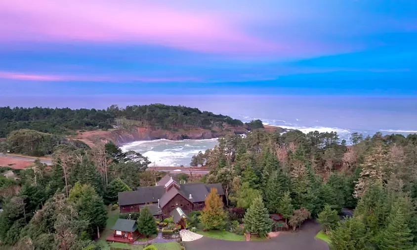 Relax in spa-inspired luxury on the Mendocino Coast