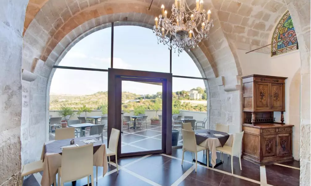 Ragusa 4*: camera Classic con colazione, drink e massaggio per 2