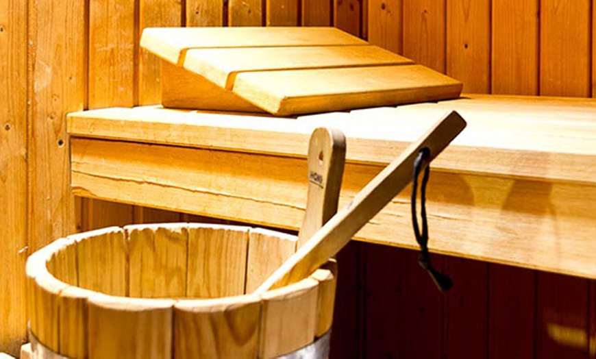 Image 4: 30 Min. Fuß-Massage mit Fußbad & Peeling und/oder Kopf-Massage mit Öl 