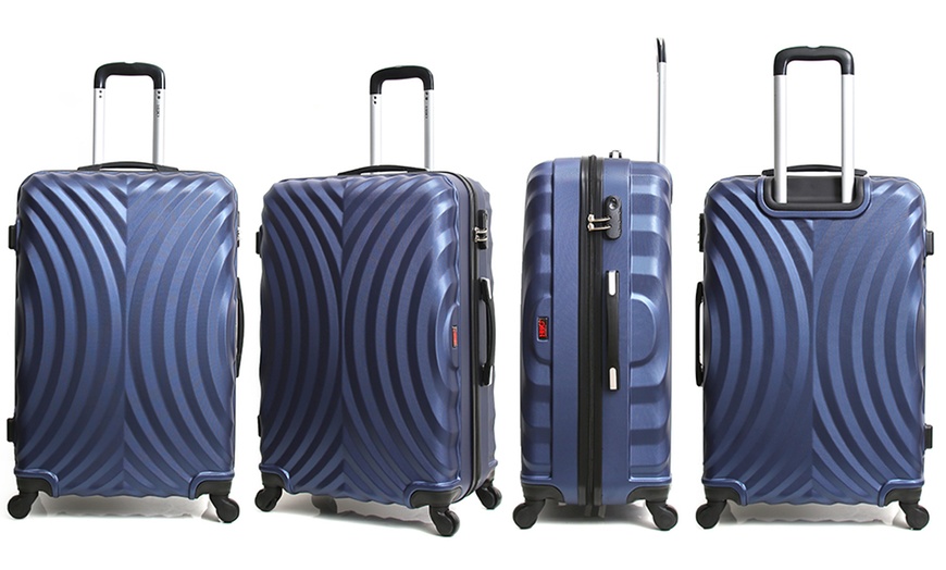 Image 6: Three-Piece Hero Luggage Set