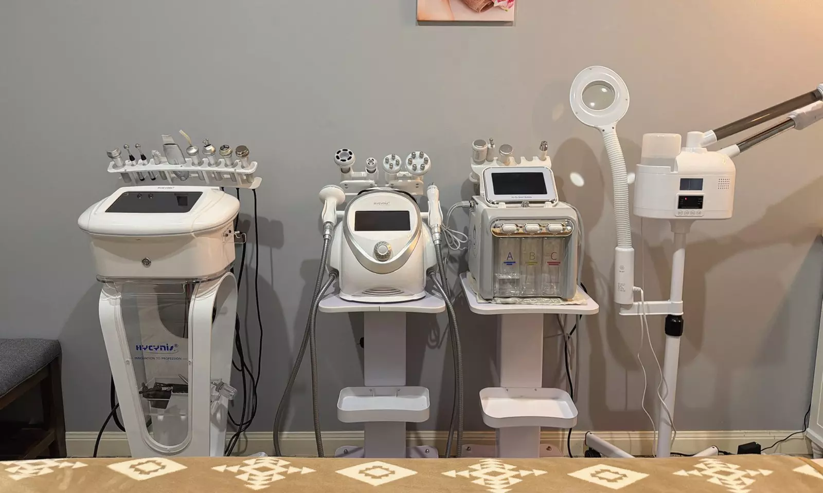 The Elite Skin Refinement: HydraFacial: Single, Three or Five Pack