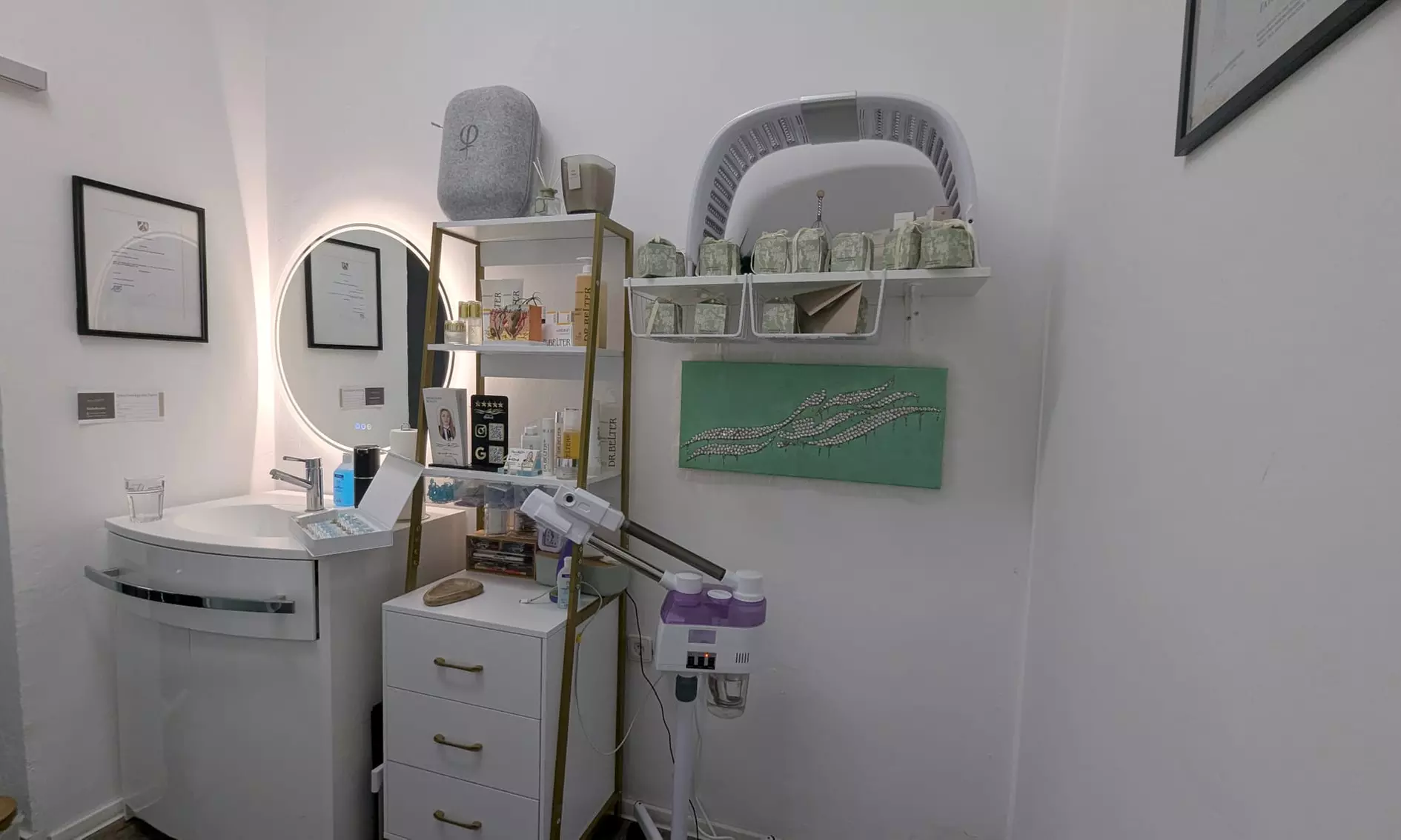 Seidenfadenlifting, Gesichtsbehandlung, Microneedling / Hyaluron Boost