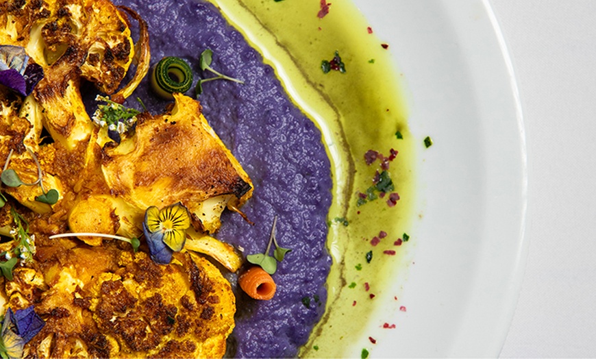 Image 11: Enjoy 4* Christmas Eve Dinner or Day Brunch Buffet with Beverages