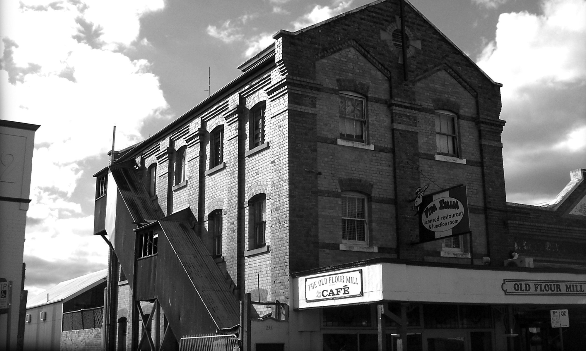 Real Stories with Chills: Haunted Ipswich CBD Ghost Tour for Up to 4!