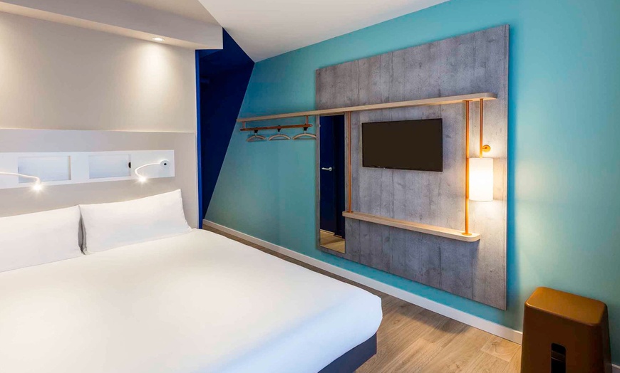 Image 9: ✈ 8-Day Amsterdam and Paris Vacation w/ Air from Great Value Vacations