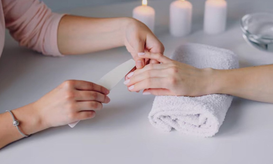 Image 2: Manicura spa de lujo con esmalte semipermanente, pedicura spa detox