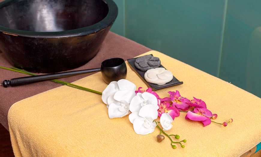 Image 3: 70 Min. Ayurvedische Abhyanga Massage / Lomi Lomi Massage für 1 Person