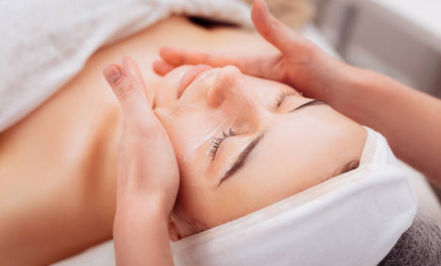 Image 12: Limpieza facial express, profunda o rejuvenecedora con serum y masaje