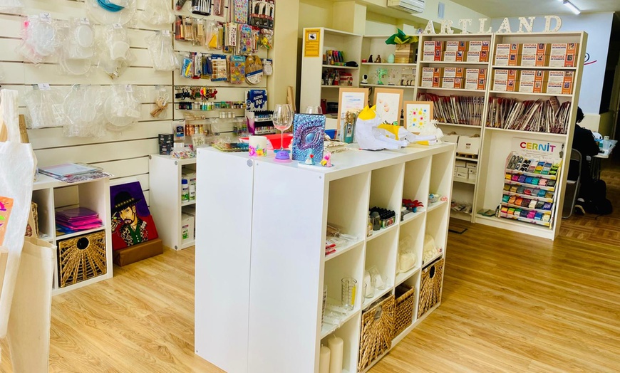 Image 3: Crea tu propia vela con vino o cerveza y tapas para 1 o 2 personas 