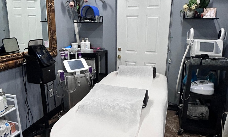 Image 2: Up to 55% Off on Fat Reduction - Non-Branded at Luxe Body by Lucy