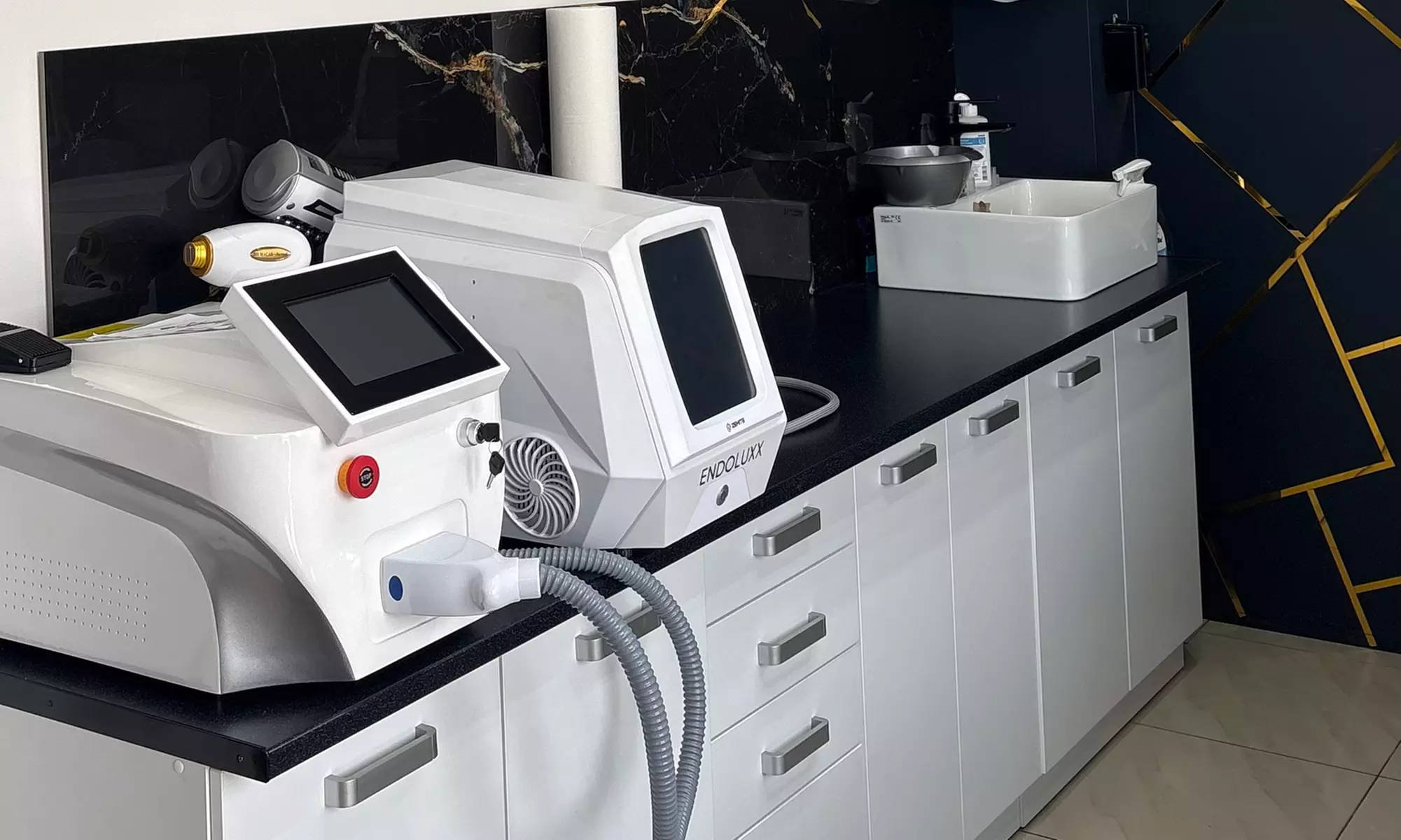 Zabiegi laserowe i karboksyterapia na wybrane partie twarzy i ciała