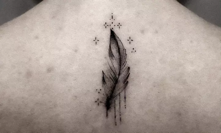 Tatuaż cienką kreską – kobiece motywy kwiatowe w wybranym rozmiarze