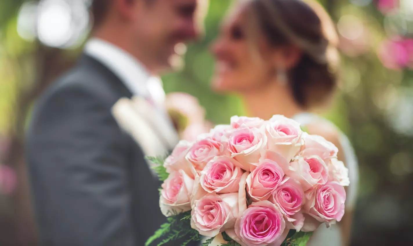 Global Rose Deal: Up to 80% Off Fresh Wedding Flower Packages with Free Delivery