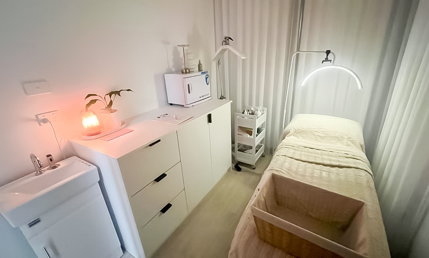 Image 4: 1 70-Min Signature Facial with Add-On or 1 or 2 45-Min Oxygen Facials