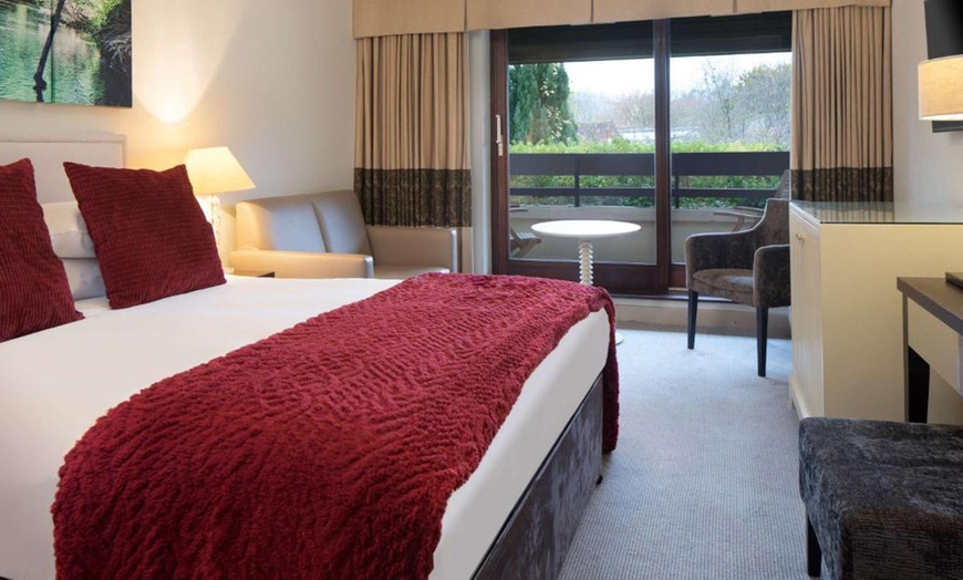 Image 8: Box Hill Surrey: Elegant 4* Stay with Breakfast & Dinner