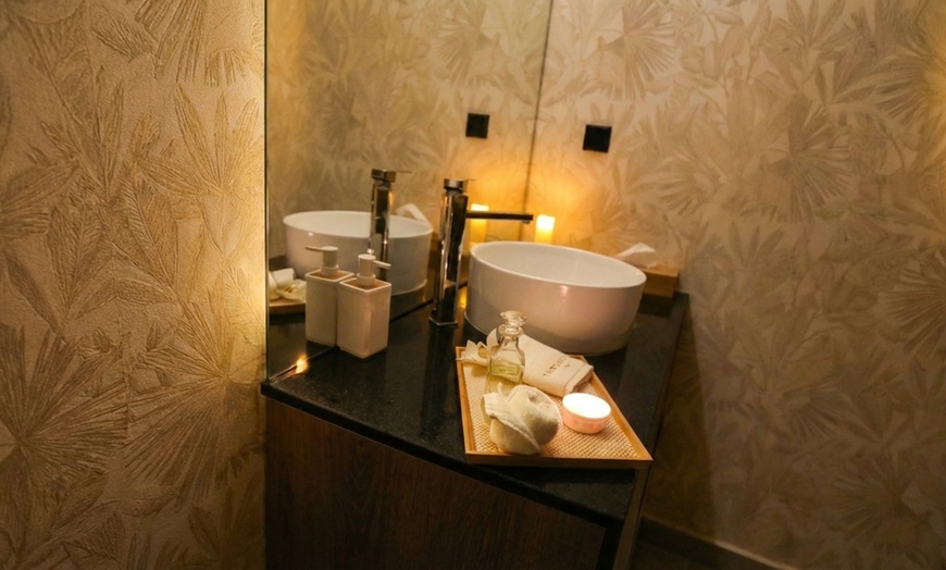 Image 5: 60-Minute Classic / Signature Spa Treatment OR 90-Minute Spa Treatment