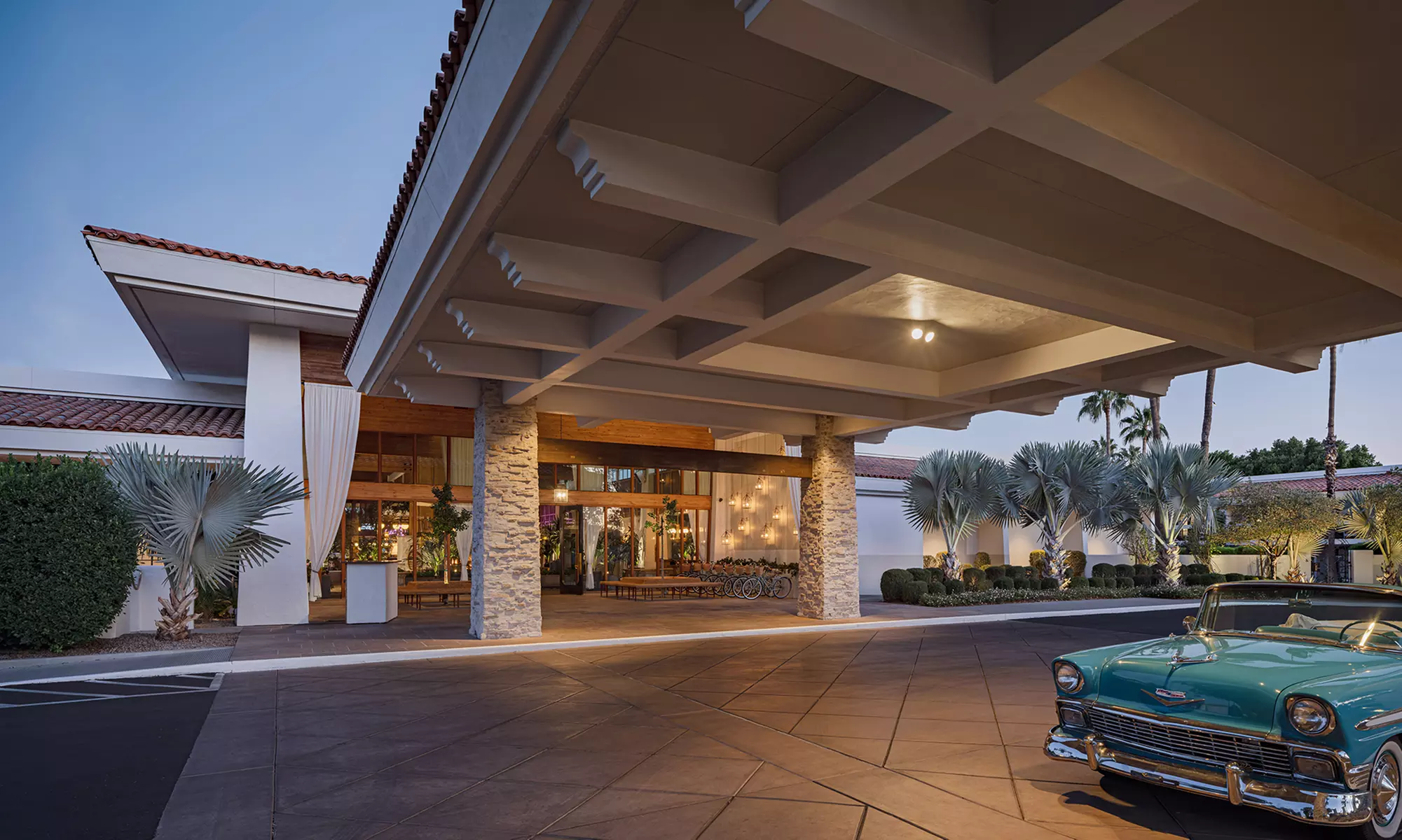 Stay at 4-star The Scott Resort & Spa in Scottsdale, AZ. Indulge in a Day by the Pool or Treat Yourself to a Spa Day!