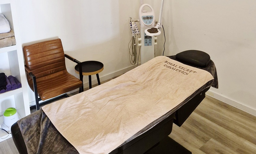 Image 2: Ontspan volledig met oorkaarsbehandelingen, massages en cupping