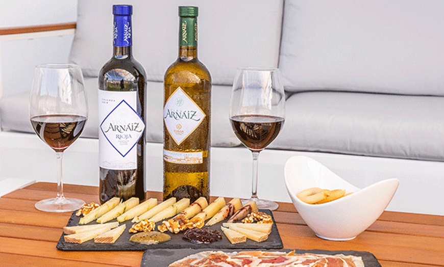 Image 2: Acceso con comida y bebida a rooftop con opción a mojito para 2