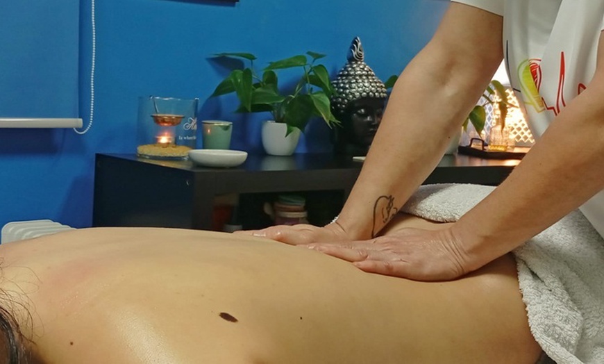 Image 5: Masaje corporal de 1h a elegir y presoterapia ocular para 1 persona