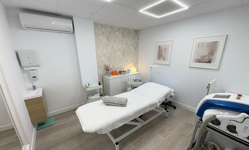 Image 2: Limpieza facial básica completa con opción a aparatología para 1