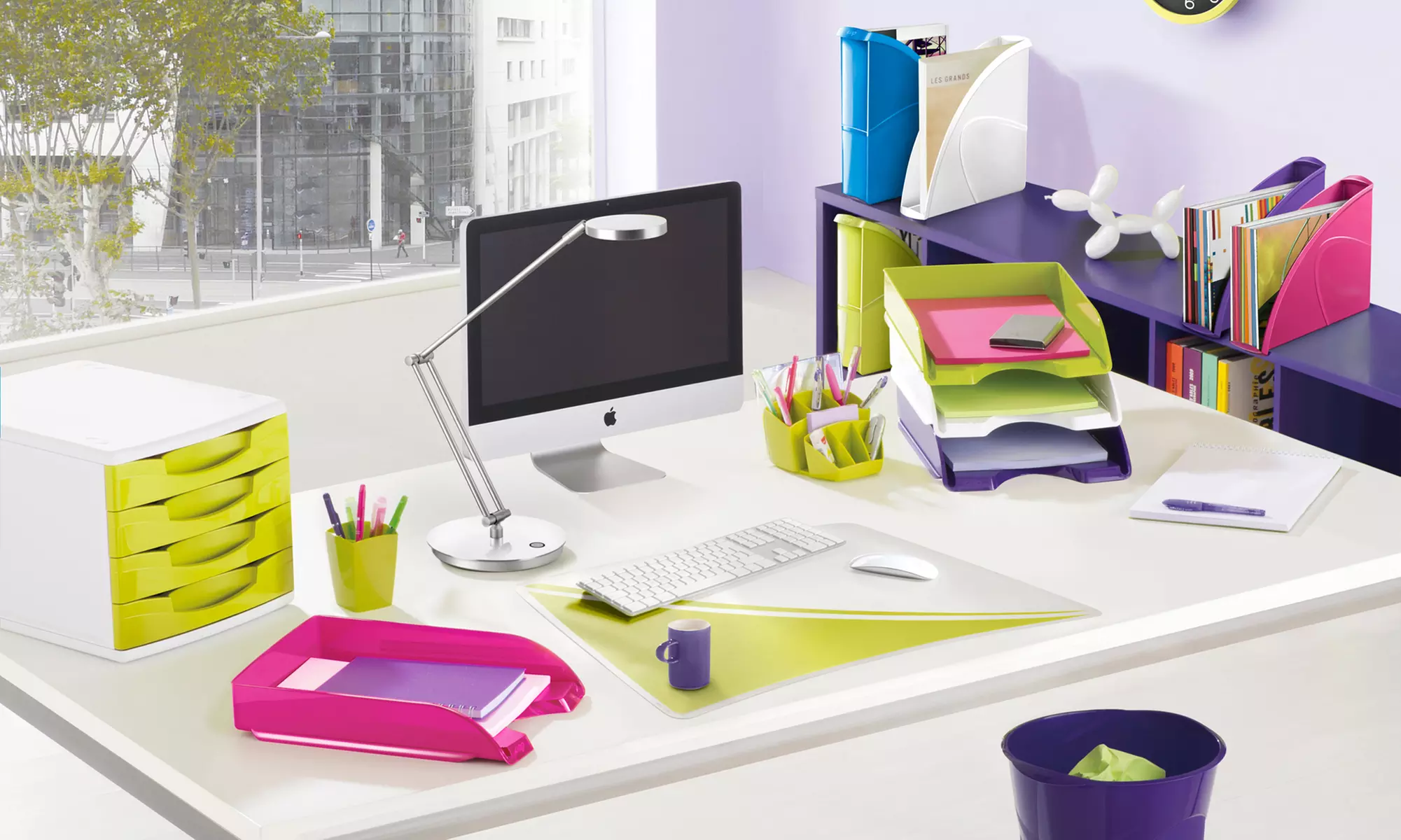 Lampe LED de bureau en acier et aluminium 100% recyclable - Primary Image