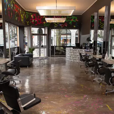 Waschen und Föhnen, optional mit Haarschnitt, Glossing und Ansatzfarbe