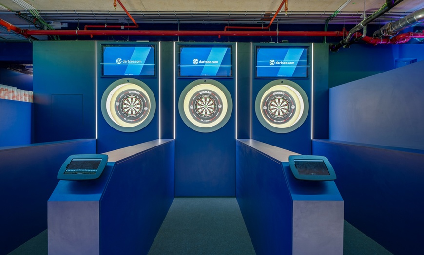 Image 4: Plaisir pour tous : mini-golf, fléchettes, shuffleboard ou color fun