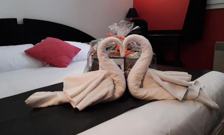 Image 16: Auvergne : chambre double avec petit-déjeuner, dîner et accès spa