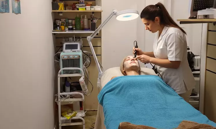 Limpieza facial completa con opción a aparatología extra para 1