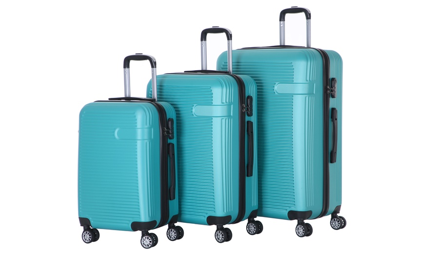 Image 19: Three-Piece Luggage Set