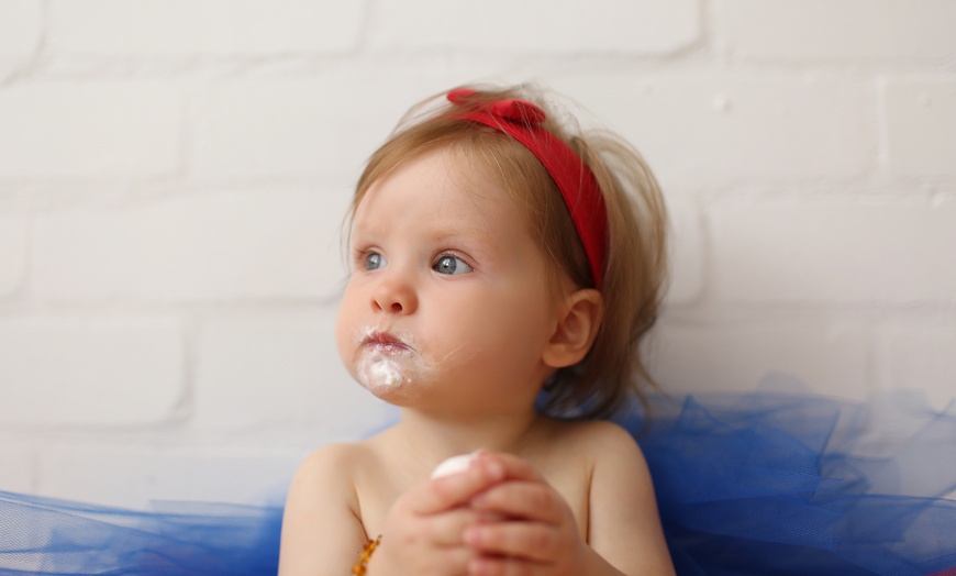 Image 9: Cake Smash Baby Photoshoot