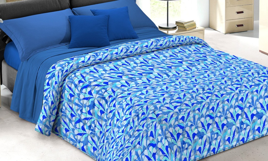 Image 9: Trapuntino estivo in microfibra