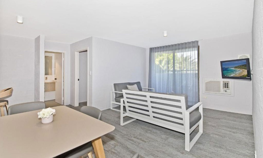 Image 8: Mandurah: Deluxe King or Two Bedroom Deluxe at Atrium Hotel Mandurah