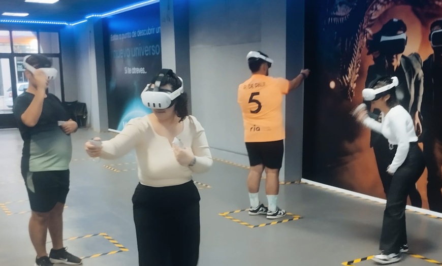 Image 3: 30 o 60 minutos de realidad virtual y bebida para 2 o 4 personas