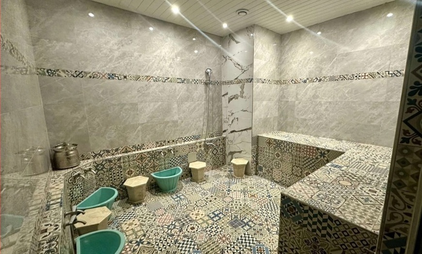 Image 3: Soin du visage au choix et épilation ou spa avec SARAH LISSAGE PARIS