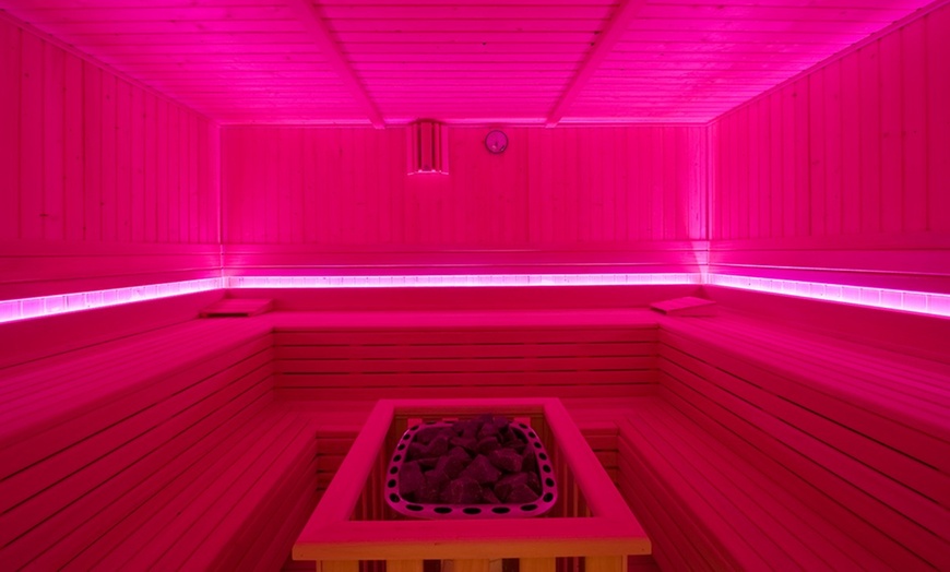 Image 12: Circuito termal para 1, 2 o 4 personas con opción a comida en hotel 4*